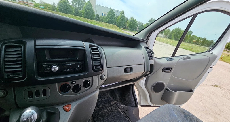 Renault Trafic cena 18000 przebieg: 179500, rok produkcji 2002 z Poręba małe 191